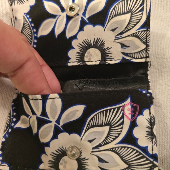Vera Bradley NEW Card Case Snow Lotus Black White Floral Retired Pattern RFID Se - Picture 9 of 12